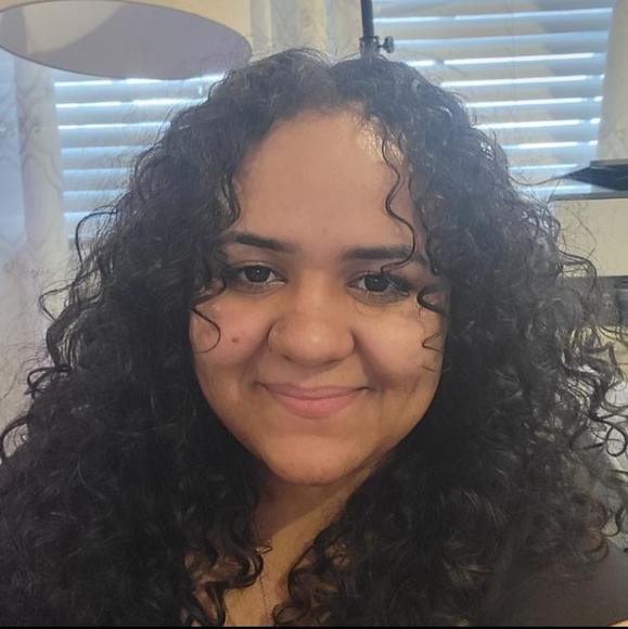 Meet your Posher, Kamila - Picture 2 of 2